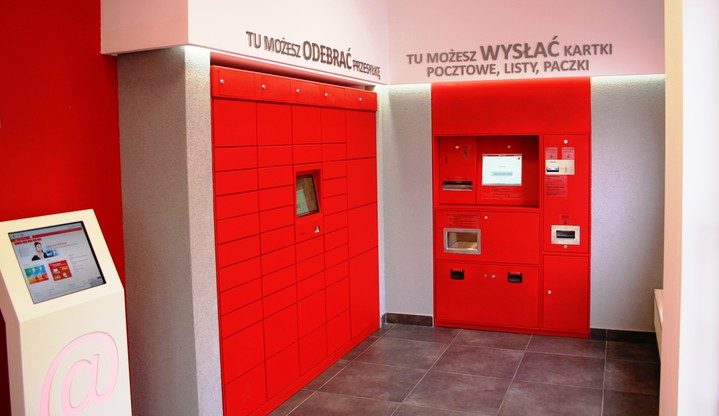 Jeden z automatów paczkowych Poczty Polskiej
