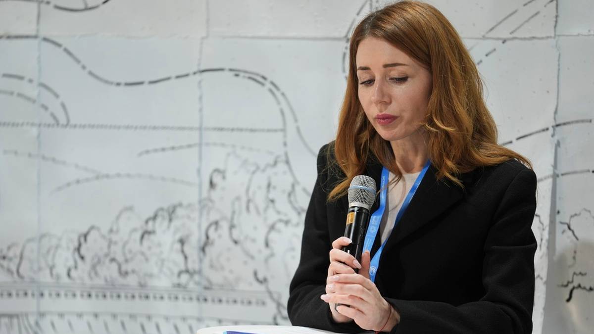 Minister energetyki Switłana Grinczuk przy mównicy z mikrofonem