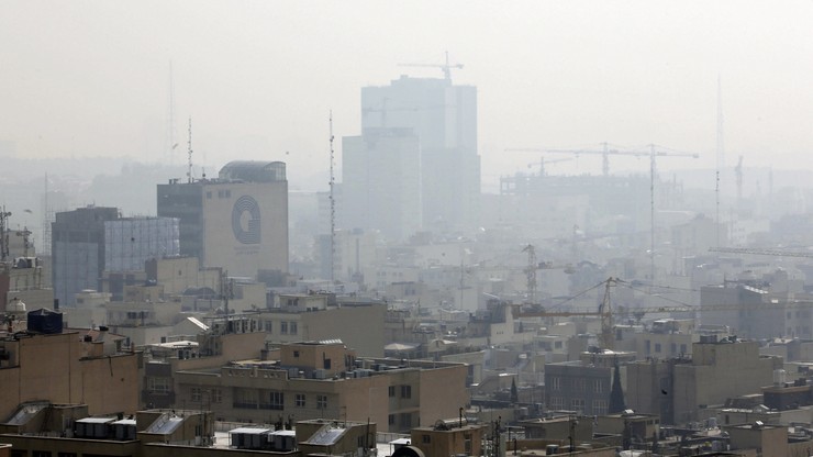 Teheran dusi się z powodu smogu. Zamknięto szkoły, wstrzymano prace budowlane