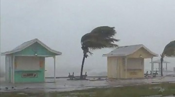 Huragan Dorian dotarł do Bahamów. Podmuchy wiatru dochodzą do 350 km/h