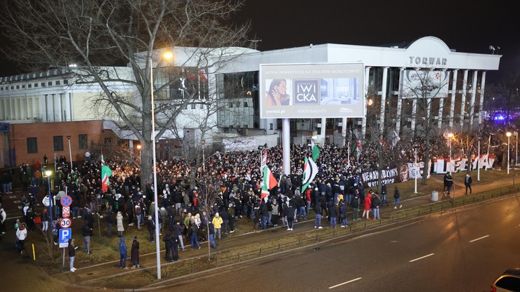Kibice Legii Warszawa protestowali pod stadionem. Domagają się powrotu na trybuny
