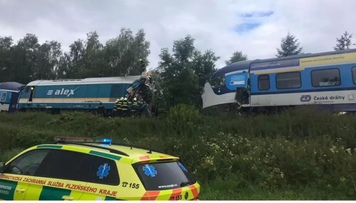 Czechy. Zderzenie pociągów osobowych. Trzy osoby nie żyją, wielu rannych