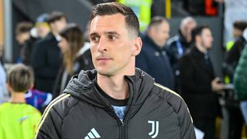 Arkadiusz Milik w kurtce treningowej Juventusu