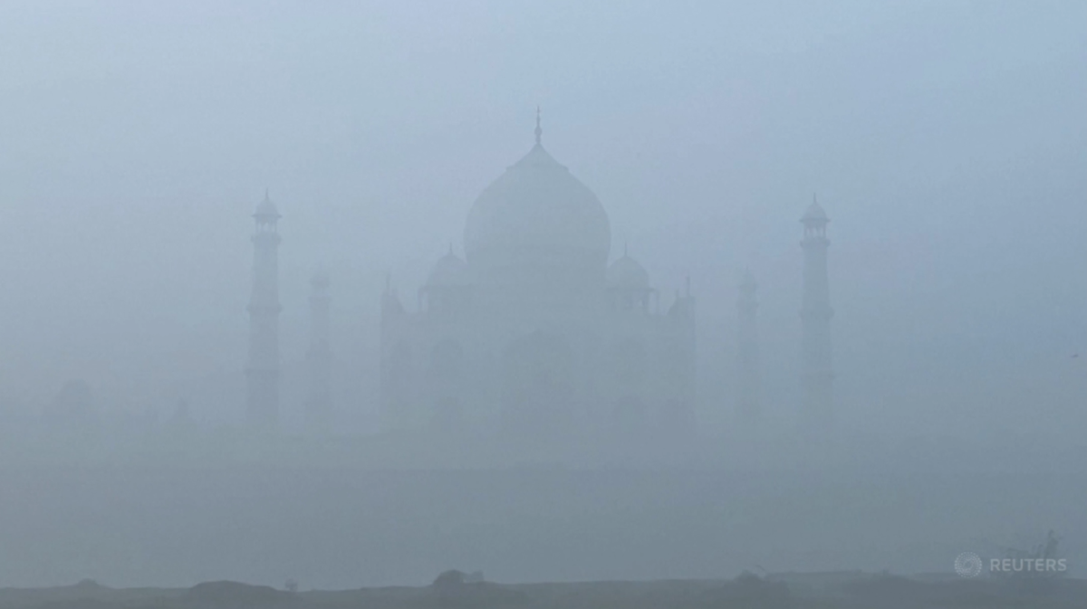 Rekordowy smog w Indiach. Najpopularniejszy zabytek "zniknął"