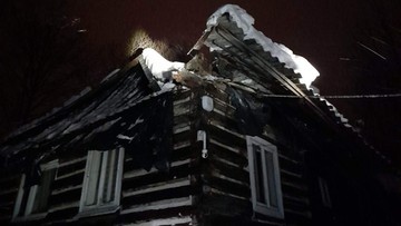 Pod ciężarem śniegu zawalił się dach. W domu mieszkała pięcioosobowa rodzina