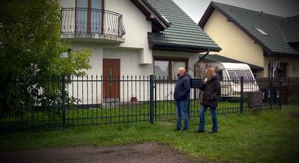 Trzy lata pod drzwiami własnego domu. Małżeństwo z Gliwic walczy z dzikimi lokatorami.