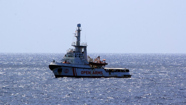 27 nieletnich migrantów opuściło statek Open Arms. Rezultat porozumienia Salviniego z Conte