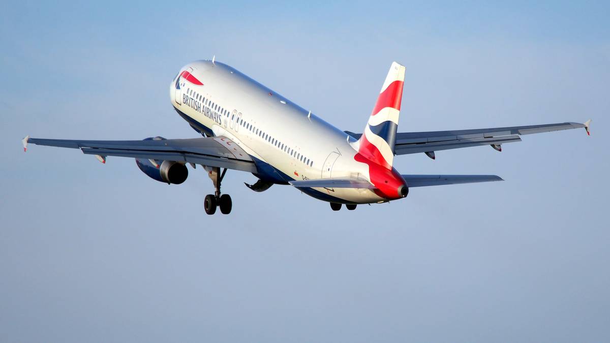 Zostali poczęstowani żelkami. Załoga samolotu trafiła do szpitala