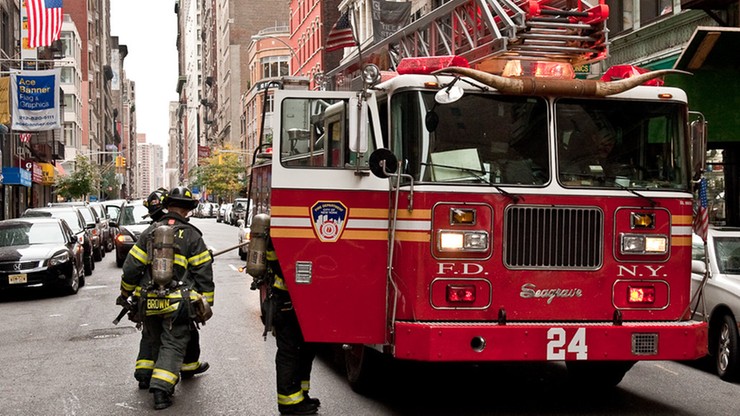 USA. Z powodu odmowy szczepień w Nowym Jorku może zabraknąć strażaków