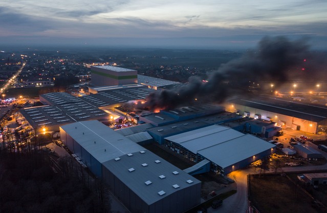 Pożar hali fabryki w Malanowie