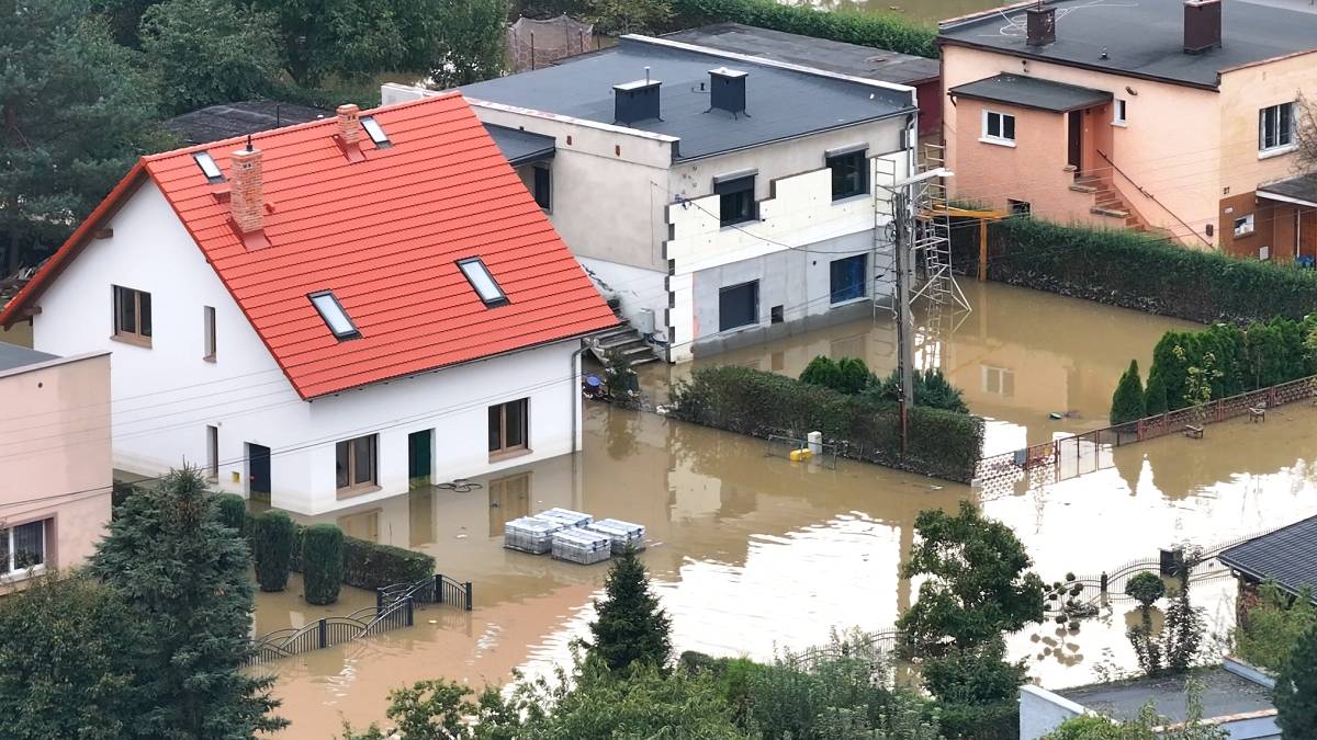 Możliwe są podtopienia zabudowań i dróg. Fot. TwojaPogoda.pl