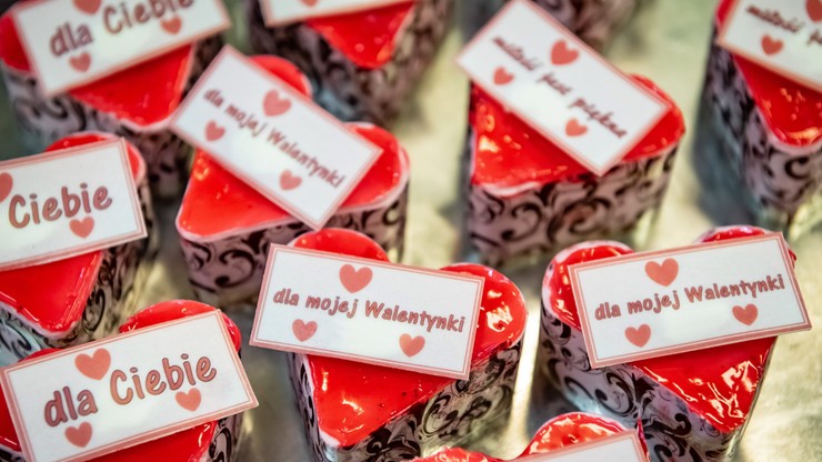 Walentynki. Według badań 79 proc. Polaków wierzy w miłość na całe życie