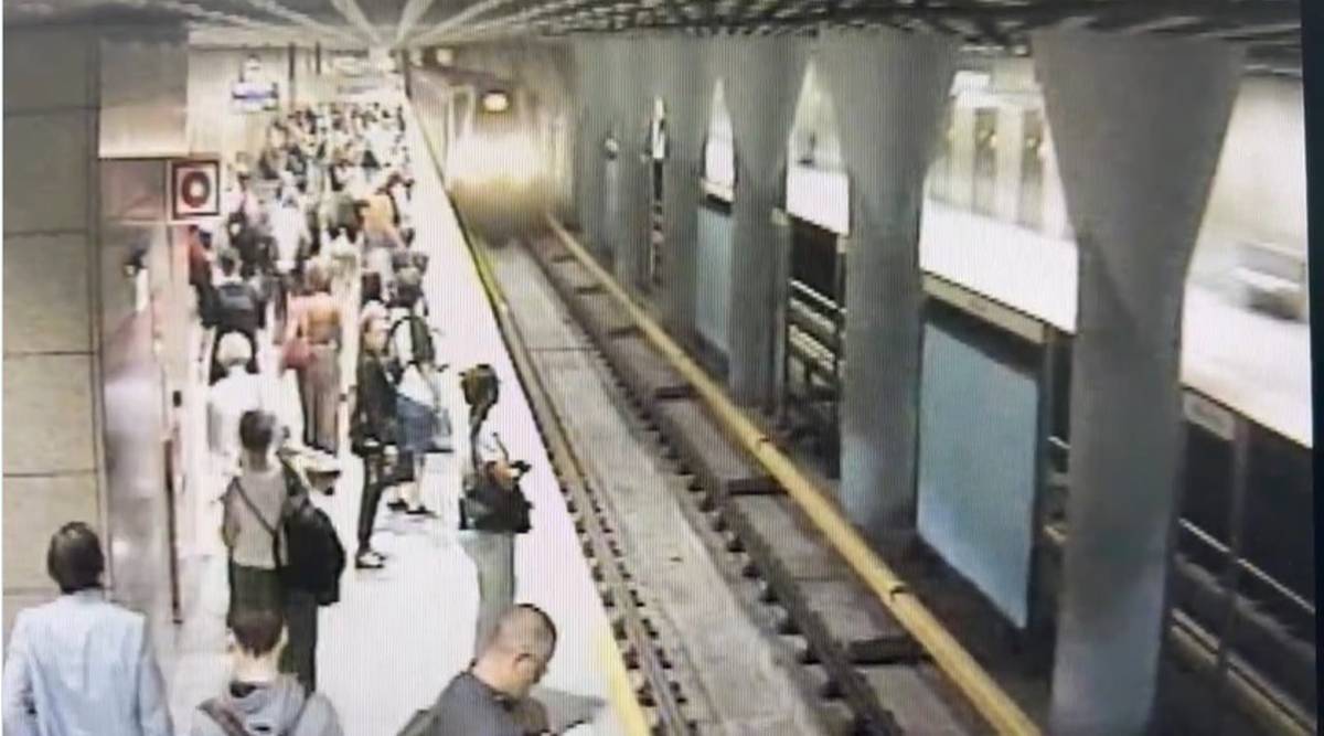 Próbował wepchnąć kobietę pod pociąg. Chwile grozy w warszawskim metrze