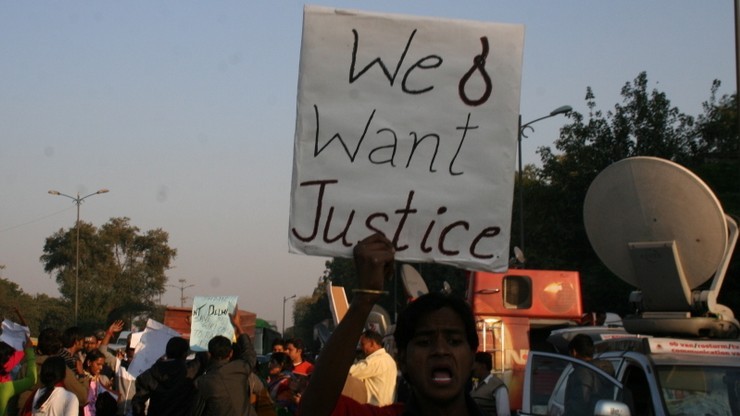 Pakistan: Sąd uwolnił gwałciciela po tym, jak zgodził się poślubić swoją ofiarę