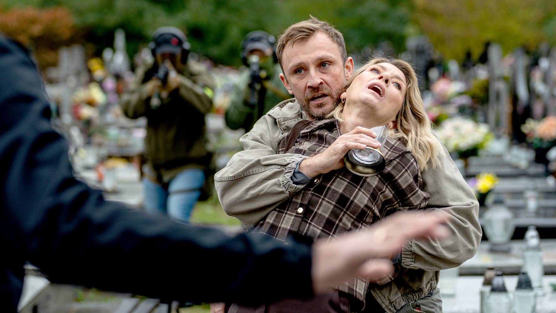 „Przyjaciółki”: To jednak on! Chwile grozy na cmentarzu