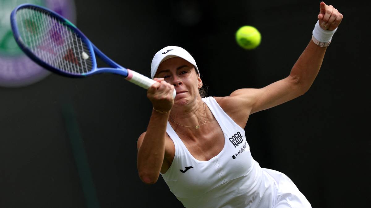 Magda Linette odpadła z debla na Wimbledonie w pierwszej rundzie