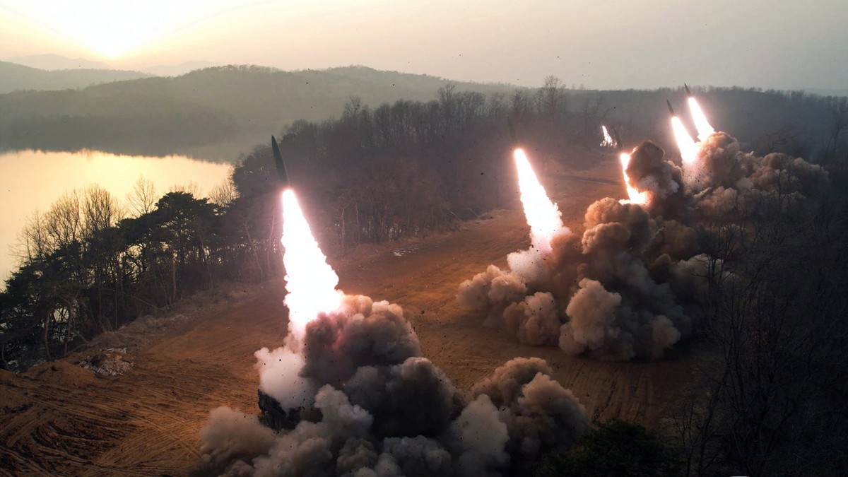 Ćwiczenia "prawdziwej wojny". Korea Północna wystrzeliła rakiety balistyczne