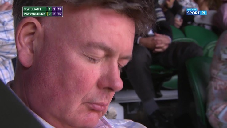 Wimbledon potrafi zmęczyć! Kibic zasnął na meczu Sereny Williams (WIDEO)