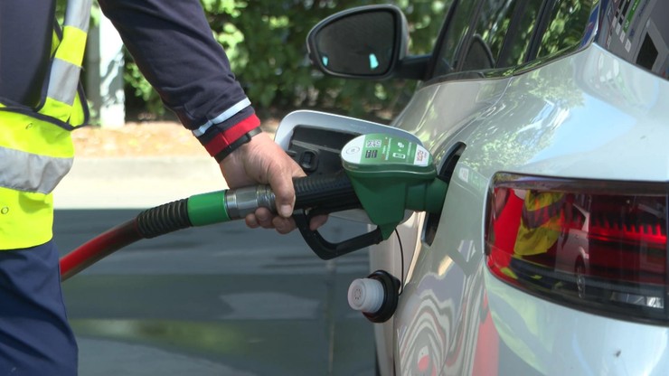 Ekspertka: Jeśli ceny paliw spadną, rząd będzie rozważać, czy utrzymać niższy podatek VAT