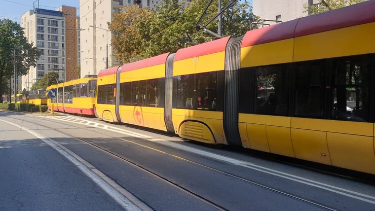 Kolizja samochodu z tramwajem. Duże utrudnienia w centrum Warszawy