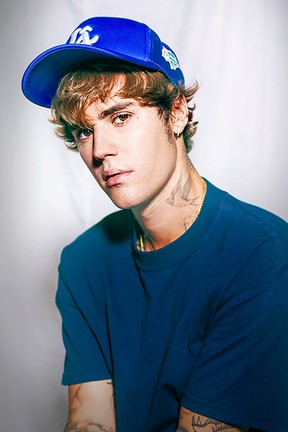 2020-09-23 Justin Bieber prezentuje singiel „Holy” z Chance The Rapper