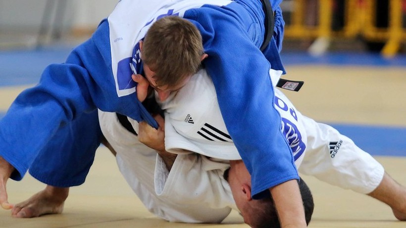 Międzynarodowa Federacja Judo pozwala Rosjanom na występy, ale...