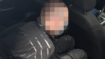 Próbował zatrzymywać samochody. W ręku miał nóż