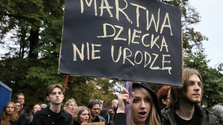 Przed Sejmem demonstracje zwolenników i przeciwników aborcji
