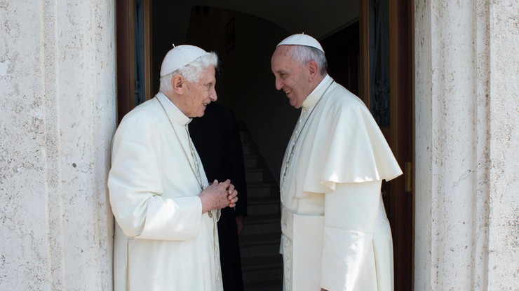 Papież-senior Benedykt XVI broni celibatu księży