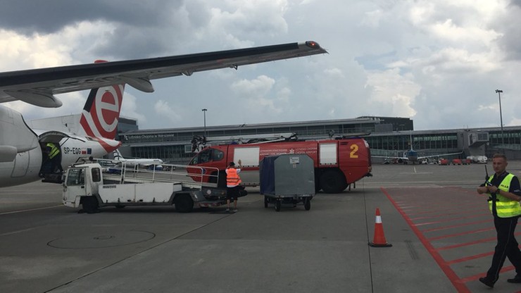 Bombardier awaryjne lądował na lotnisku Chopina. Na pokładzie było 80 osób