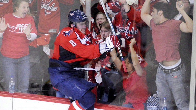 NHL: Kontuzja Owieczkina w ostatnim przedsezonowym meczu Capitals