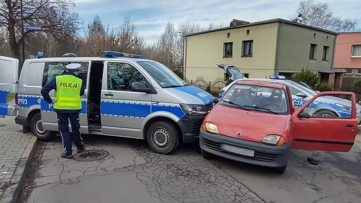 Śląsk: Szaleńcza ucieczka przed policją. Kierowca seicento łamał wszelkie przepisy