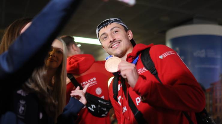 Polscy siatkarze wrócili z Filipin. Zostali przywitani na lotnisku