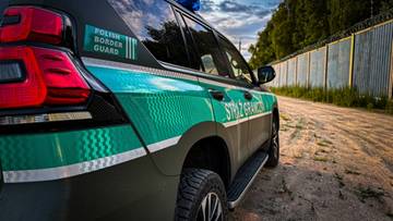 Funkcjonariusze zaatakowani przez migrantów. Presja na granicę nie maleje