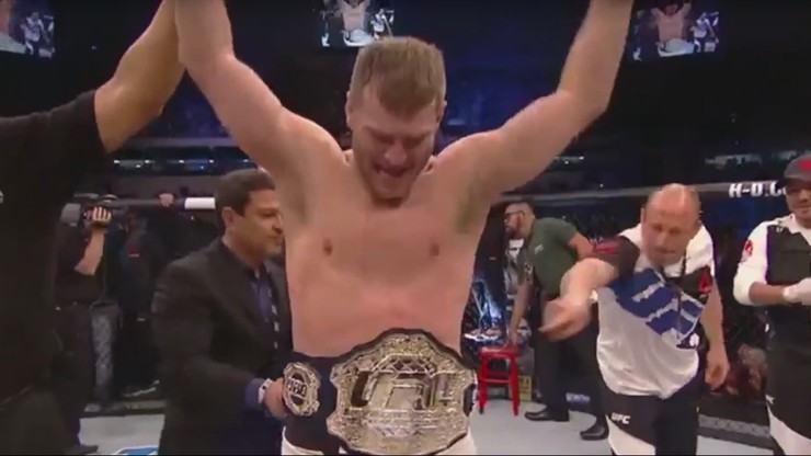 UFC 198: Nokaut i nowy mistrz kategorii ciężkiej! (WIDEO)