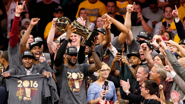 NBA: Tłumy powitały nowych mistrzów w Cleveland