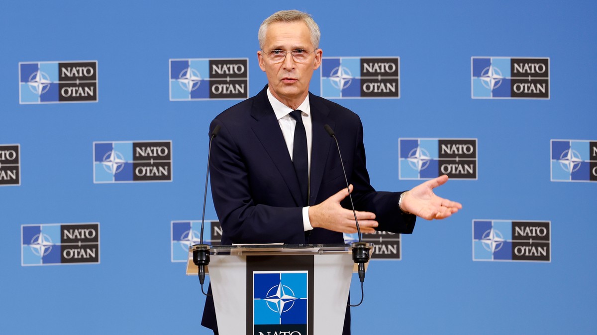 Wojna w Ukrainie. Szef NATO ostrzega: Rosja zgromadziła ogromny zapas rakiet
