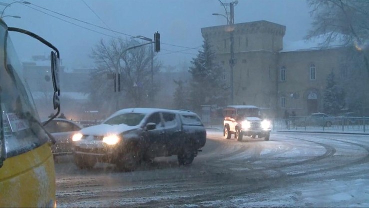 Opady śniegu sparaliżowały pracę przejścia granicznego w Szeginiach. Utrudnienia na granicy polsko-ukraińskiej