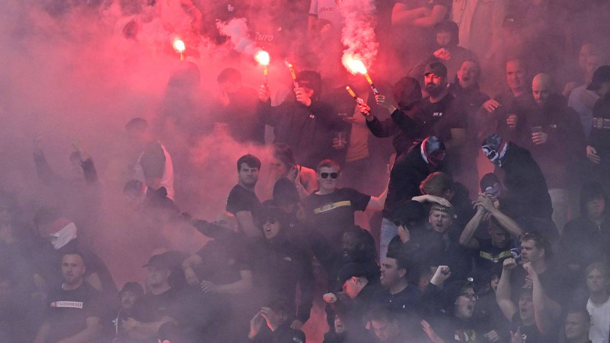 Kibice Feyenoordu rzucali racami podczas meczu w Leeuwarden — 7 poszkodowanych