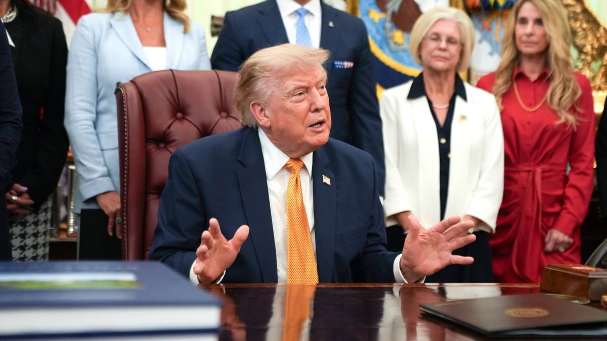 Uzbrojony mężczyzna na polu golfowym Trumpa. Miał notatnik z "niepokojącymi zapiskami"