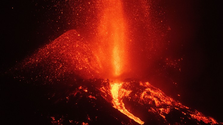Hiszpania. Wulkan Cumbre Vieja nasilił wydzielanie magmy. Osuęła się część krateru