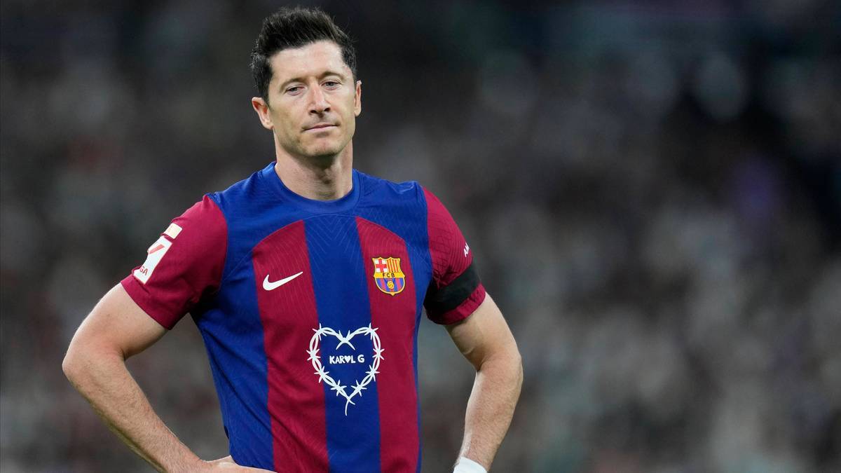 Robert Lewandowski kapitanem Barcelony? Polak odniósł się do plotek