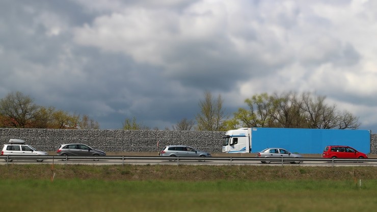 PE przyjął rezolucję ws. transportu drogowego. Polscy eurodeputowani krytyczni