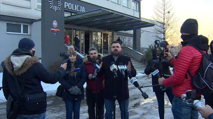 Zgromadzenie przed komendą policji w Rybniku. Chodzi o interwencję w klubie