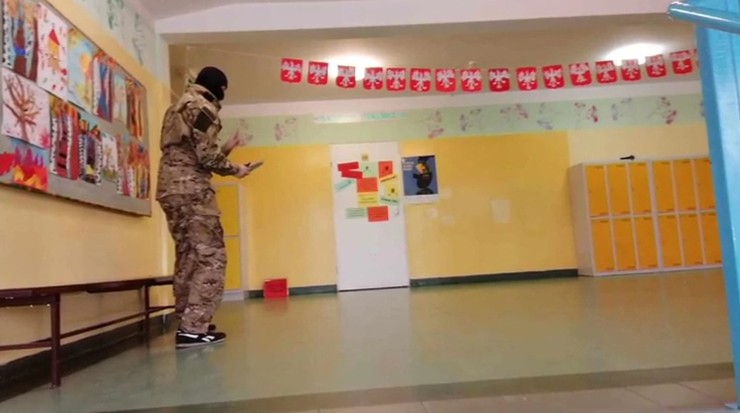 Panika po symulacji ataku terrorystycznego w szkole. Komendant policji odwołany ze stanowiska
