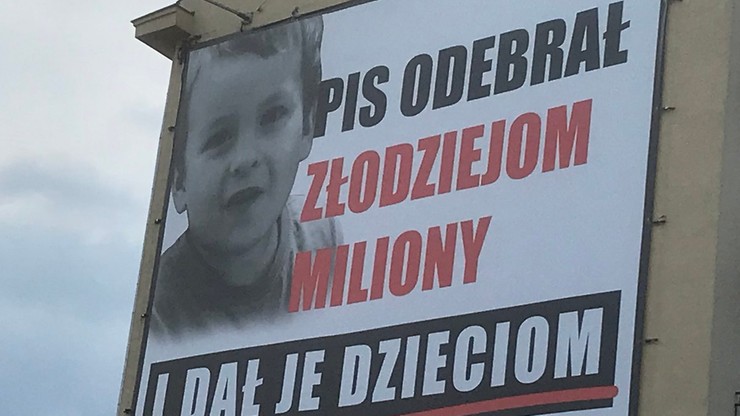 "PiS odebrał złodziejom miliony". Odpowiedź na billboardy Platformy i Nowoczesnej