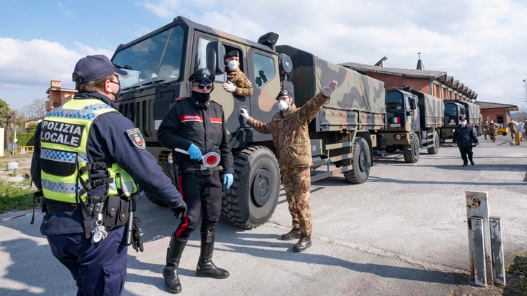 Włoskie wojsko wywozi z Bergamo kolejne ciała