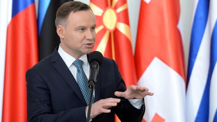 "Nitki, którymi Kaczyński steruje swoimi marionetkami, poplątały się". Niemiecka prasa o "przemianie" prezydenta Dudy