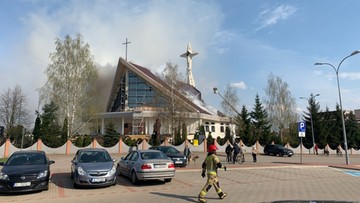 Pożar dachu kościoła w Białymstoku. Strażacy walczą z ogniem