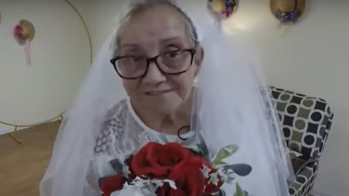 USA: 77-latka wyszła za samą siebie. "Ślub" w domu seniora
